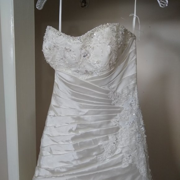 NWT! Bonny 122 Wedding Gown Size 6 - Picture 3 of 8